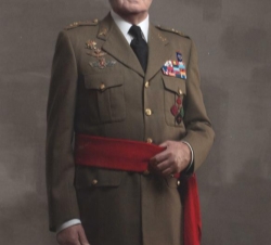 Fotografía Oficial de Su Majestad el Rey con uniforme del Ejército de Tierra